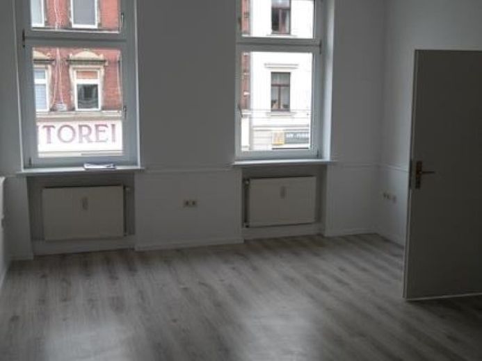 Großzügige 3-Zimmer mit Laminat, EBK und Wannenbad in zentraler Lage! – Foto 13