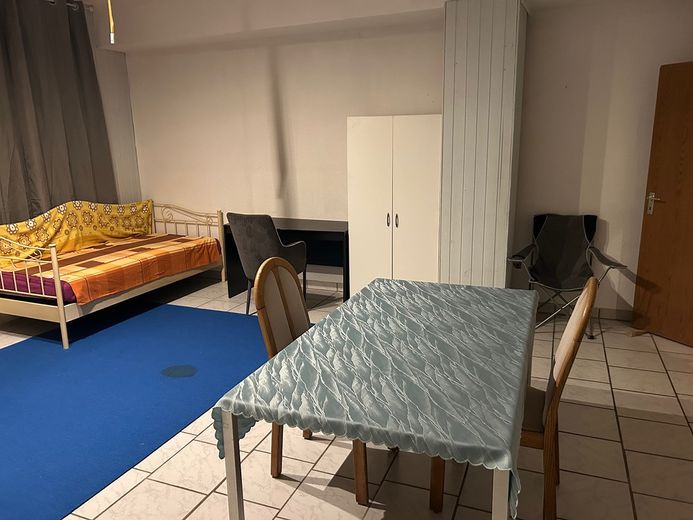 VIVIENDA DE 3 HABITACIONES CON COCINA, BAÑO Y PASILLO CERCA DEL AEROPUERTO DE HAHN – Foto 6