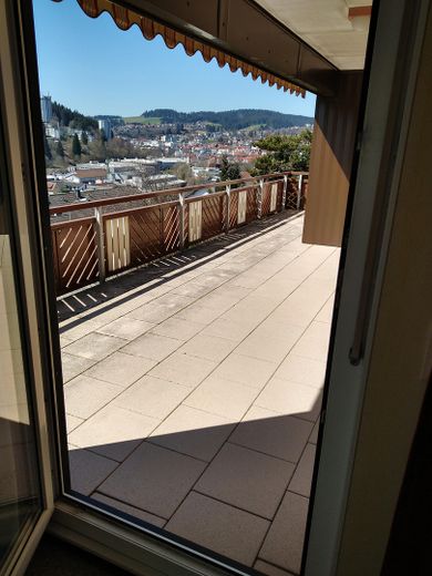 Vielseitig nutzbares Zweifamilienhaus mit unverbaubarer Aussicht – Blick vom Balkon