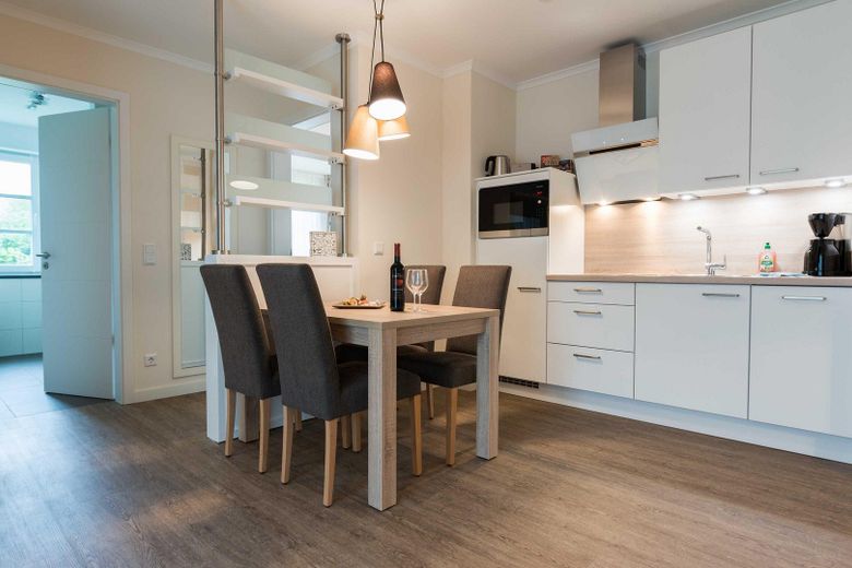 Gepflegte Ferienwohnung *nur 200m zum Strand* – Essbereich mit Küche