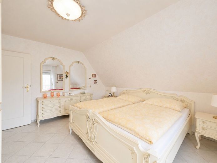 Viel Platz für Ihre Familie - Haus mit wunderschönem
Garten &amp; Einliegerwohnung – Ruhiger Rückzugsort