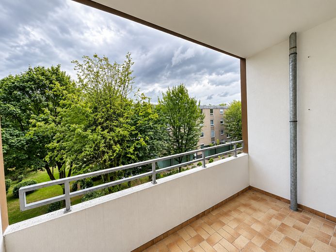 Jobcenter – Twoje nowe mieszkanie jest gotowe! Job Center – Twoje nowe mieszkanie jest gotowe do zamieszkania! – Balkon