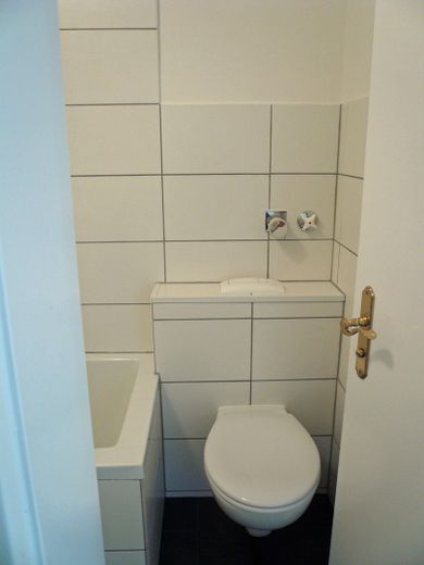 Charming 2-room apartment in Munich-Sendling-Westpark - commission-free – Bad