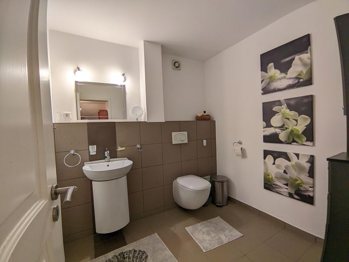 236 m² woonoppervlak + zelfstandige woning, 735 m² perceel – ruime woning in Wolfsburg-Kästorf – Bad (Suite Zimmer) 