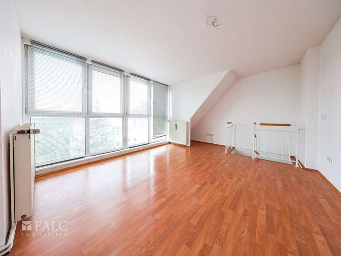 Über den Dächern Berlins: 3-Zimmer-Maisonette mit Südwest-Terrasse - sofort frei! – Zimmer DG