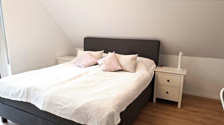 neuwertiges Einfamilienhaus mit der Doppelgarage – Eltern
