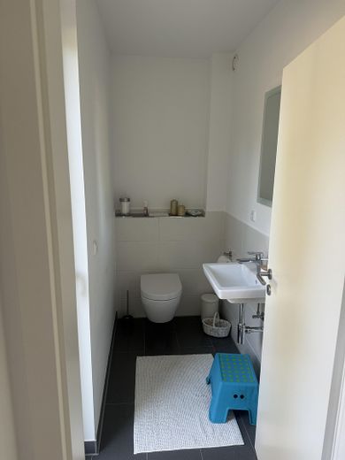 Wohlfühlpaket: Modernes, zentral gelegenes und ruhiges Einfamilienhaus! – Gäste-WC