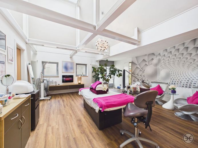 Gewerbefläche in bester Lage // Für Verkauf, Beauty &amp; Büro // City // Oldenburg – Eden-Ehbrecht-Immobilien_Vermietung_Gewerbe_Laden-Büro021