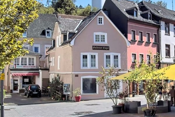 BAD SCHWALBACH: Nieruchomość do życia i pracy w centralnej i spokojnej lokalizacji! Strefa piesza! 2 miejsca parkingowe!