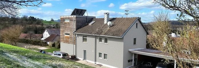 Tolles Mehrfamilienhaus mit Panoramablick in Aach im Hegau – ideale Kapitalanlage! 7 % Rendite – Hausansicht