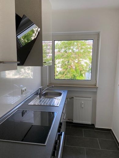Francoforte Niederrad: Bellissimo appartamento di 2 locali con balcone – Küche
