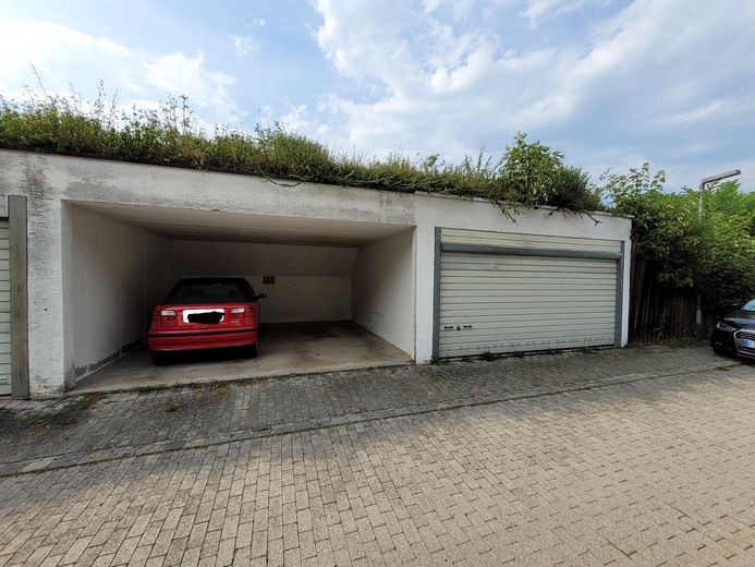 RISERVATO!!!!  -  Spaziosa casa a schiera centrale a Eching- da privato – Überdachter Stellplatz
