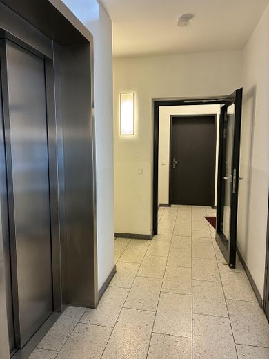Tranquillo e moderno appartamento di 4 locali ad Amburgo Eimsbüttel, vicino alla stazione della metropolitana U-Christuskirche – Aufzug Blick zur Wohnung