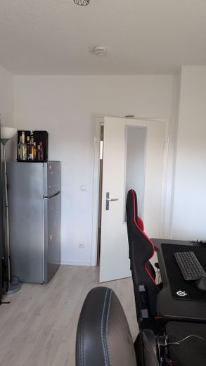 3,5 Raum-Whg. City, 2 Balkone, modernisiert, Bad: Wanne + Dusche + Fenster – Arbeitszimmer