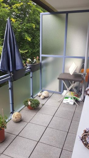 Balkon mit zwei Zugangstüren