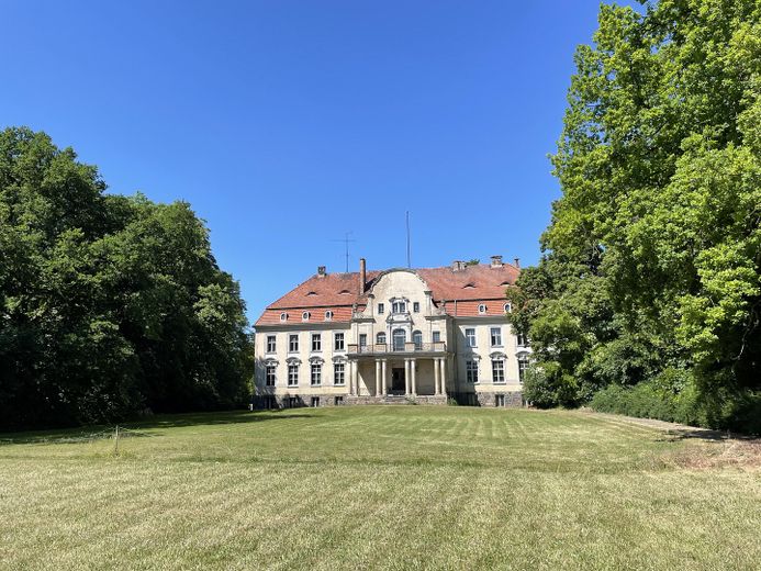 Wunderschöne Scheune mit erteiltem Vorbescheid zum Ausbau (provisionsfrei) – Gutshaus Puchow