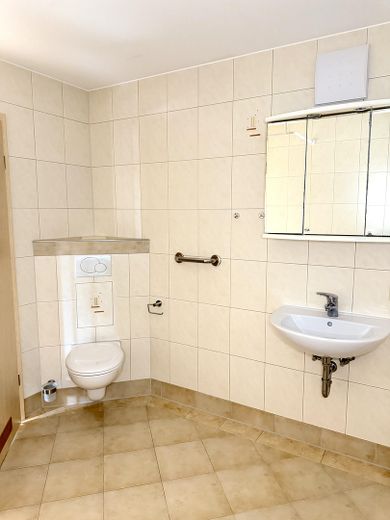 Helle Wohnung in ruhiger Lage mit Balkon – Badezimmer