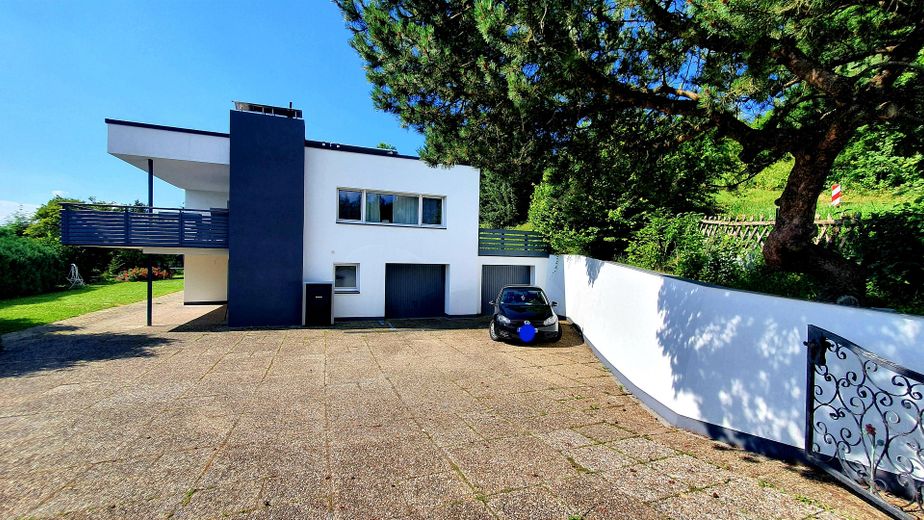 Großzügiges 1–2 Familienhaus mit 3.012 m² Grundstück, viel Privatsphäre und traumhaftem Ausblick – Foto 3