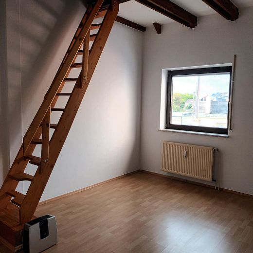 निजी विक्रेता से: Frankenthal-Nord में 2 कमरों का अपार्टमेंट, कार पार्किंग स्थल और लॉजिया सहित – Schlafzimmer