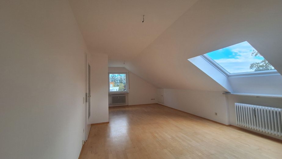 Schöne helle 1,5 Zimmer DG-Wohnung in ruhiger TOP-Lage – Wohn-Schlafzimmer 1