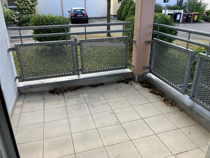 Gemütliche 3-Zimmer mit Tiefgarage, 2xBalkon, Wannenbad mit Fenster und Lam. in sehr guter Lage! – Musterfoto Nachbarwohnung