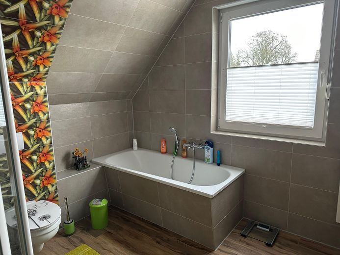 Wannenbad mit Dusche