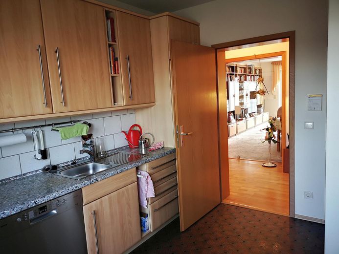 Von der Küche ins Wohnzimmer