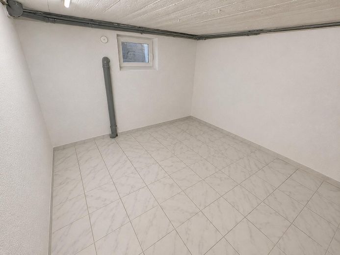 DHH+Bungalow zu Vermieten – Keller