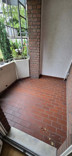 Immediately available 2-room apartment in a central location with balcony – Foto 1