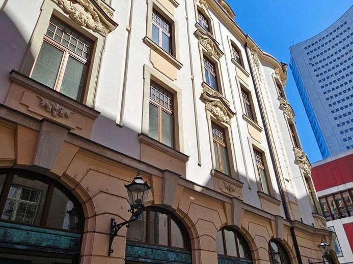 STÄDTISCHES KAUFHAUS I REPRÄSENTATIVE LADENFLÄCHE – Foto 1