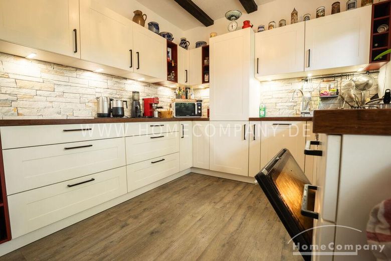 Außergewöhnlicher Designer-Bungalow mit Indoor-Pool, Heimkino  &  Smart-Home in ruhiger Naturlage – 9835989940141144d47ccf4d3352c95fb7b89f61.jpg