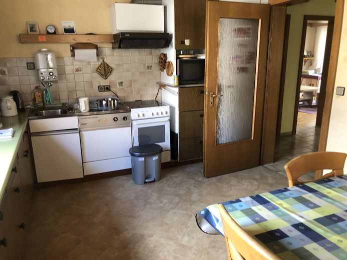 Einfamilienhaus mit Garten und eigenem Bachzugang !! – Küchenzeile im EG