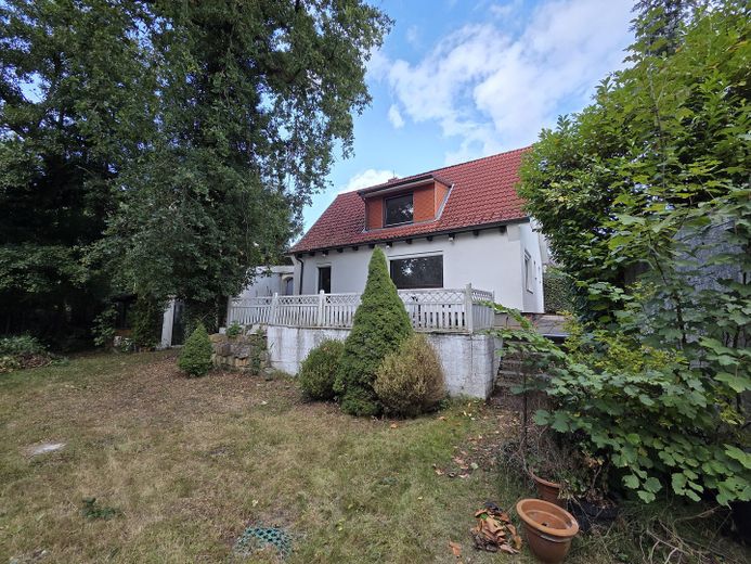 Casa unifamiliare con ampio giardino in posizione privilegiata – Haus 3 Garten
