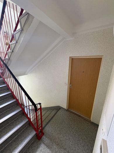 2,5-Zi.-ETW mit Süd-Balkon in ruhiger, grüner Lage – Magdeburg-Stadtfeld Ost – Treppenhaus