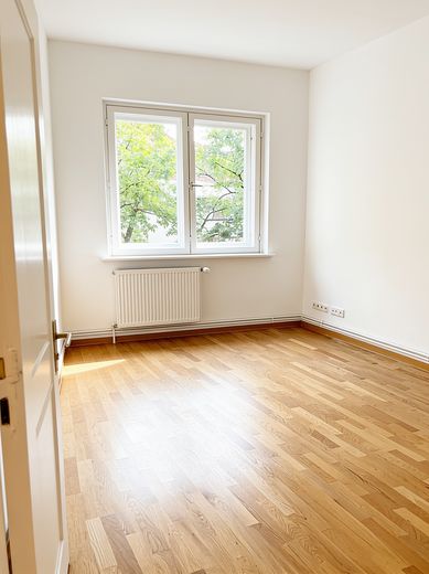 Berlin-Köpenick | 299.000 € | Denkmal-ETW, 2,5 Zimmer, saniert, vermietet, inkl. Garage – Zimmer 2