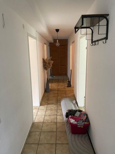 Neunkirchen, Wohnung in ruhiger/zentraler Lage, 3 Zimmer – Diele