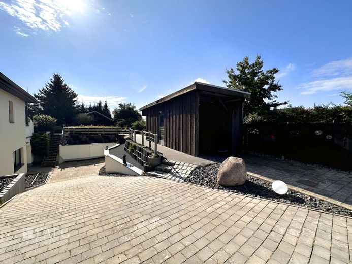 ***Exclusives Anwesen als Wohn- und Geschäftshaus mit großzügigem Grundstück*** – Carport Hofeinfahrt