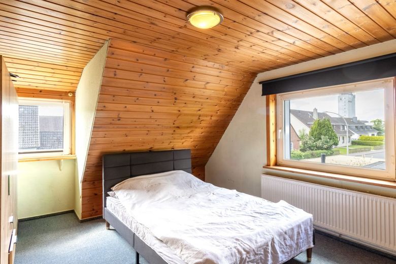 Einfamilienhaus mit viel Potenzial und Raum für eigene Ideen – Zimmer OG