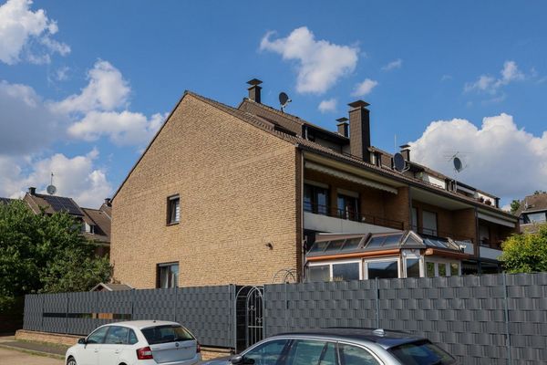 Familienfreundliches Reihenendhaus mit Wintergarten und separatem Wohnbereich