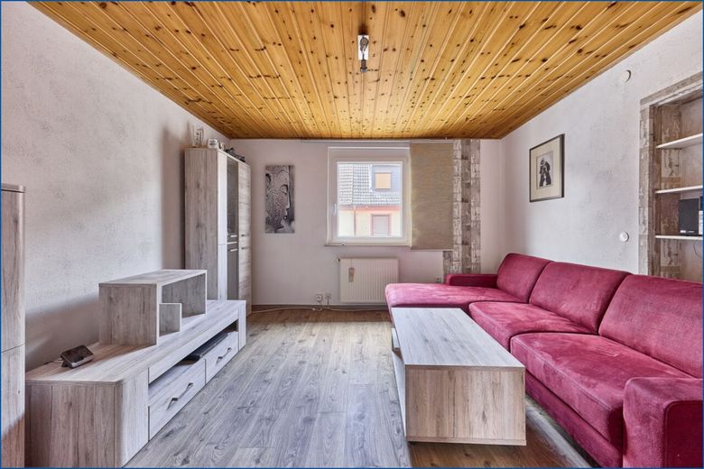 Charmantes Einfamilienhaus mit idyllischem Garten - technisch modernisiert! – Zimmer OG