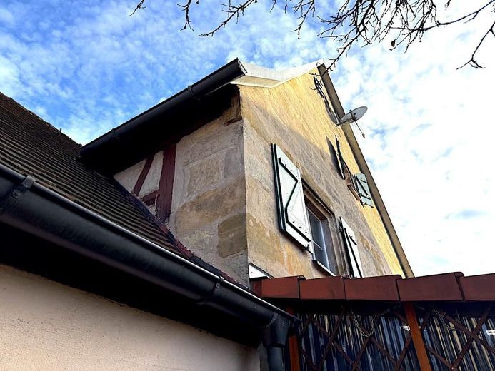 Fachwerk trifft Sandstein: Ein Haus mit Charakter und großzügigem Raumangebot – Westseite