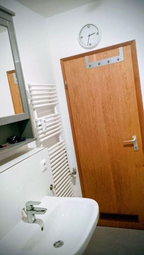 Badblick mit Heizkörper