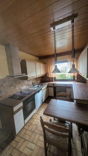 Provisionsfrei in Darmstadt-Arheilgen: 6-Zimmer-Familienhaus mit Garage & neuem Dach – EG Küche