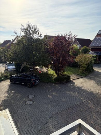 Großzügige Maisonette-Wohnungmit Balkon und eigenem Garten – Blick v. Balkon in den Wohnhof
