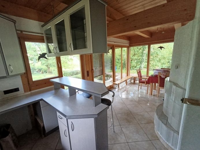 Einzigartiges Holzhaus im Grünen in Randlage und doch zentral – Foto 31