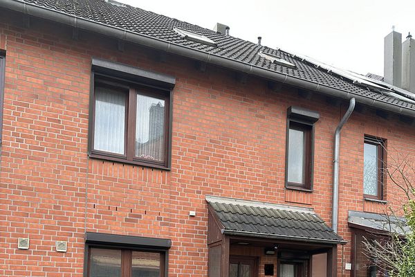 Großzügiges Reihenmittelhaus mit Kaminoption, Garage, Keller & Glasfaser in Kiel-Russee