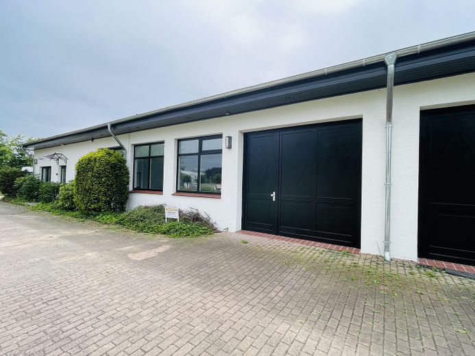 Frisch renoviert ! 885m² Elegante & Attraktive provisionsfreie Gewerbefläche in Winsen (Luhe) – Aussenansicht