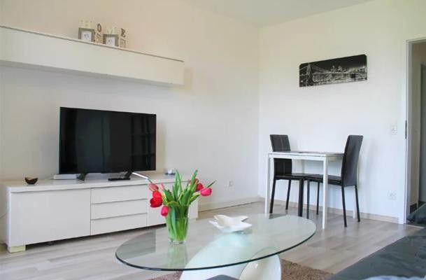 Kapitalanlage - 2 ZW mit Balkon, Einbauküche u. TG-Stellplatz in Waiblingen – Wohnzimmer
