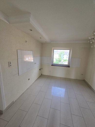 Schöne helle 2 Zimmerwohnung mit Stuckdecken – Essküche III