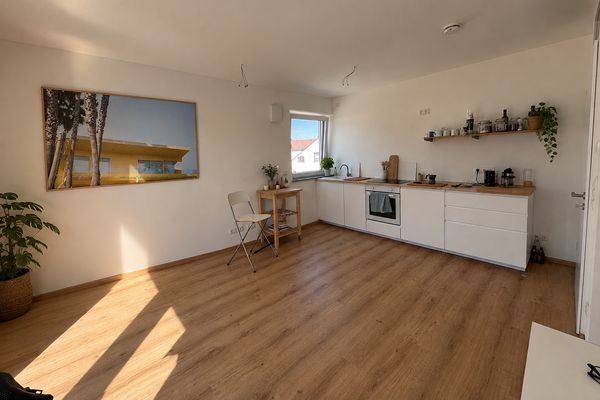 Luminoso appartamento moderno di 2,5 locali con balcone e finiture di pregio